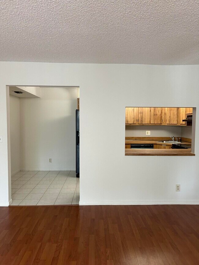 Building Photo - 1003 Green Pine Blvd