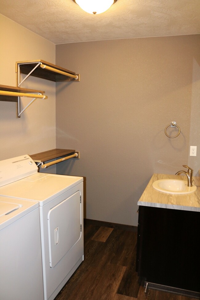 Foto del edificio - 3604 S Outfield Cir