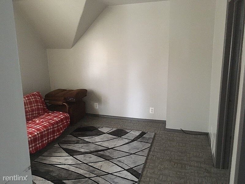Building Photo - 1 br, 1 bath Apartment - 639 Forest Street 2