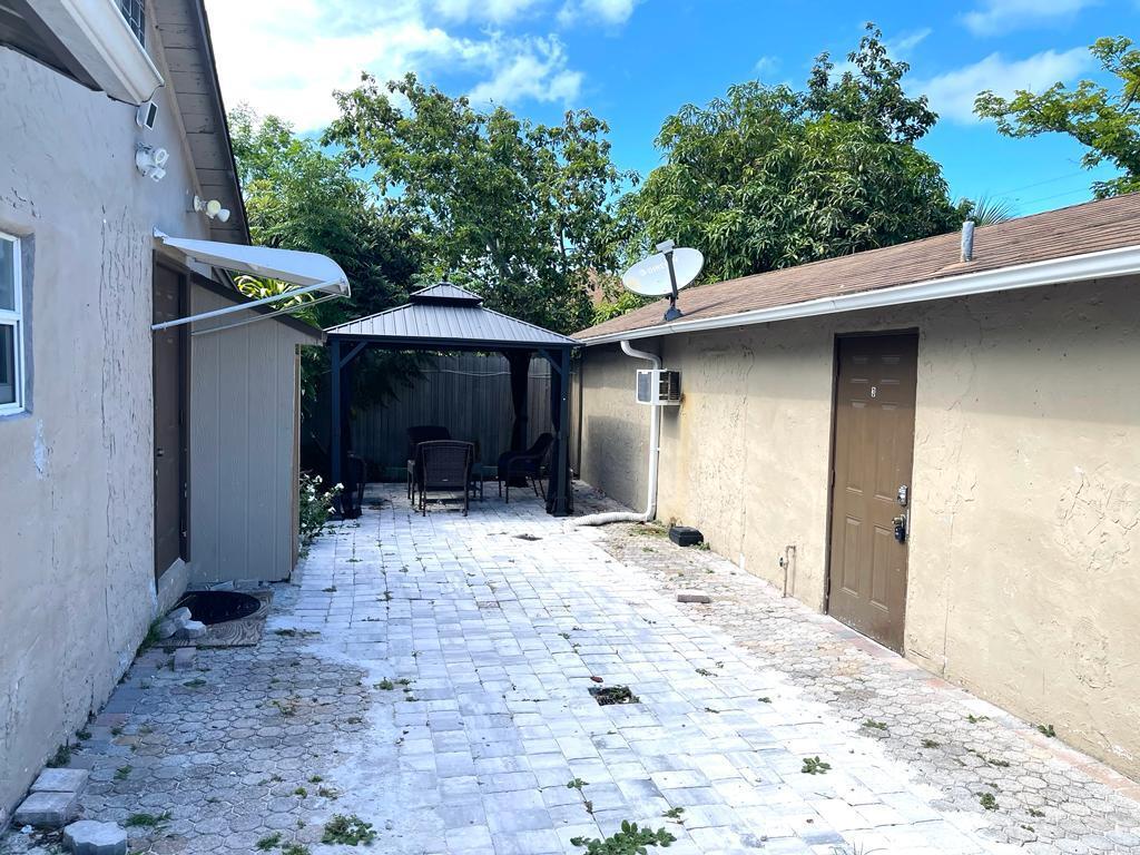 Foto principal - 2403 Oswego Ave