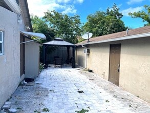 Building Photo - 2403 Oswego Ave