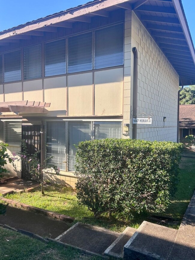 Building Photo - Available Now | 2 Bedroom, 2 Bathroom Townhouse with 1 Assigned Parking Stall at Tropic Gardens 1