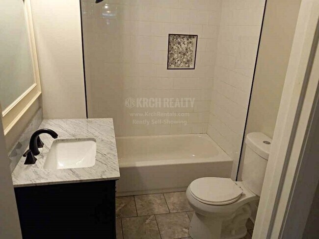 Building Photo - Modern style 3 bedroom, 2 bathroom home!