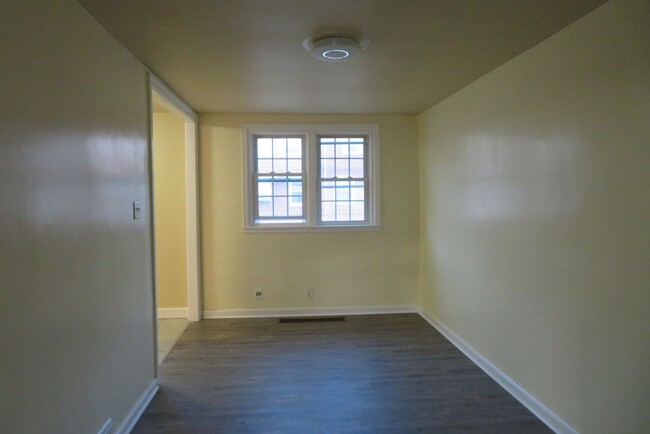 Building Photo - 1031 Disston St