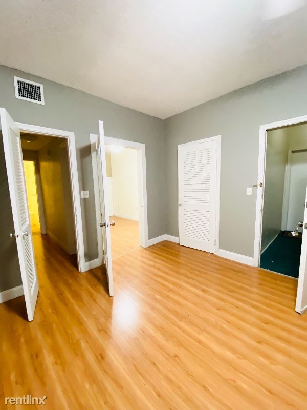 Foto del edificio - 9300 W Bay Harbor Dr