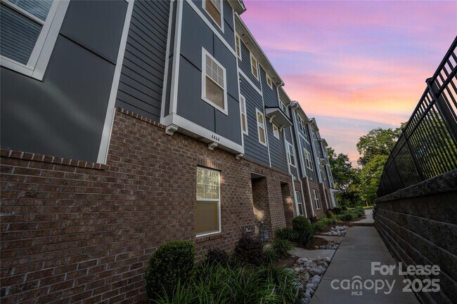 Foto del edificio - 4464 Millennium Ave