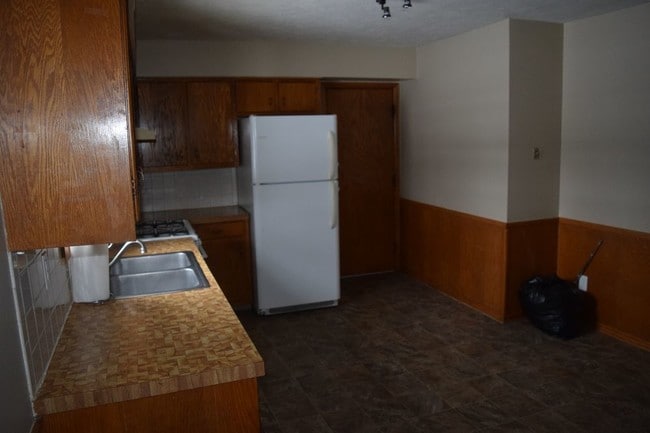 Building Photo - Three bedroom ranch duplex