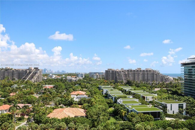 Foto del edificio - 445 Grand Bay Dr