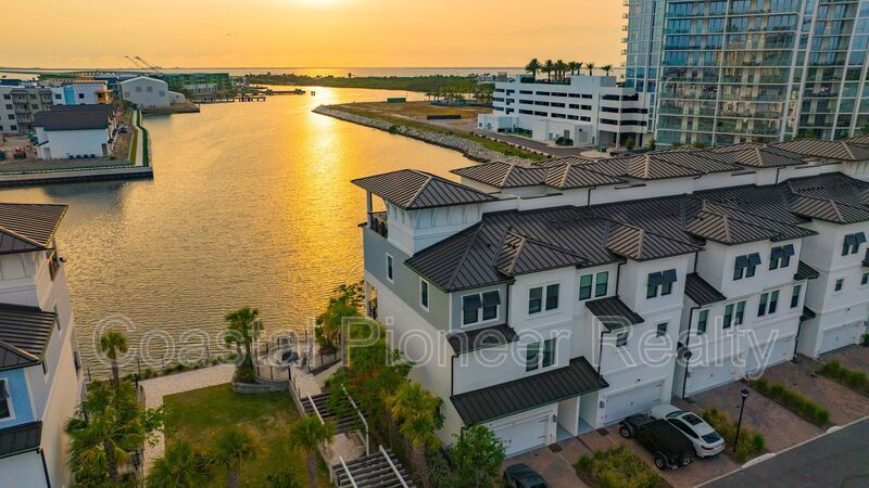 Foto principal - 5351 Bridge St