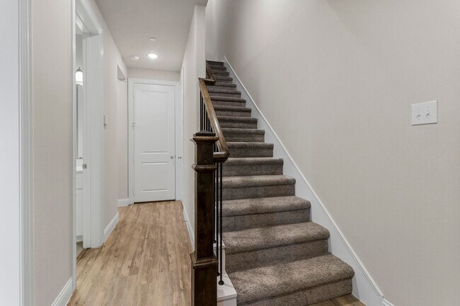 Foto del edificio - Luxury Townhome in the heart of Frisco