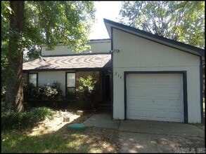 Building Photo - 711 Briar Ridge Ct