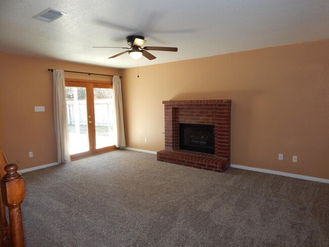 Building Photo - 609 Man O War Dr