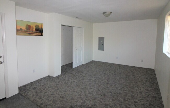 Building Photo - 4840 Holly Way