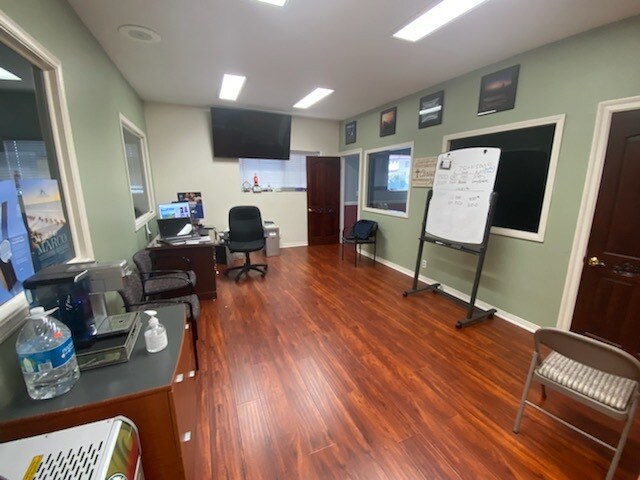 Foto del edificio - 1038 N Maclay Ave