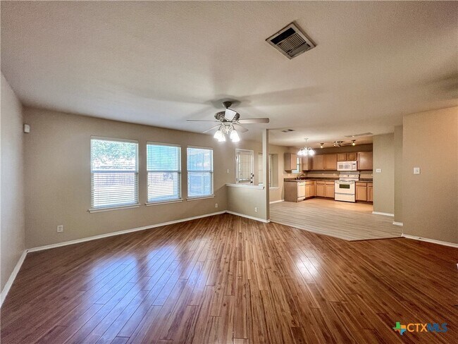 Building Photo - 224 Eagle Pass Dr
