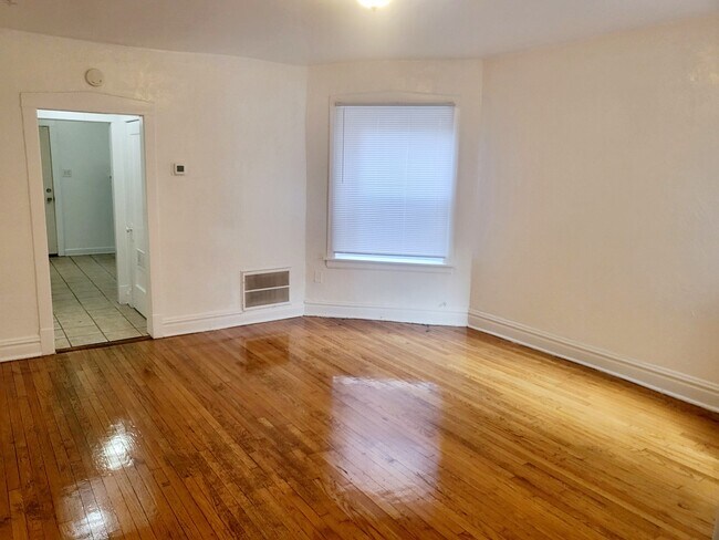 Foto del edificio - 7741 S Yates Blvd