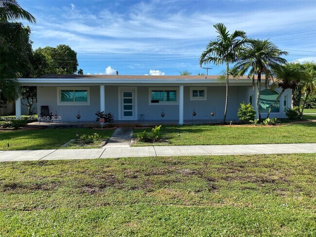 Foto del edificio - 3880 NW 179th St