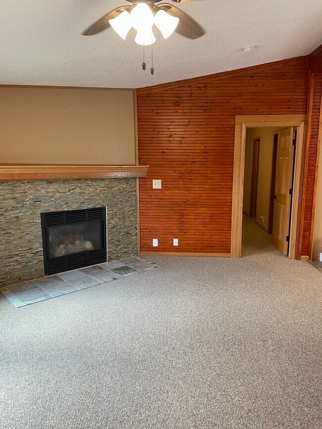Foto del edificio - 715 95th St NW