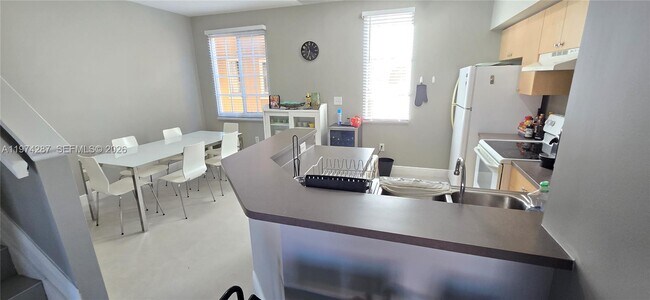 Foto del edificio - 2945 NE 185th St