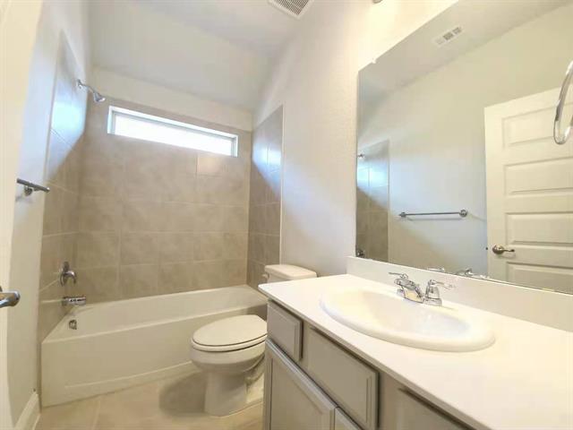 Building Photo - 425 Forestridge Dr