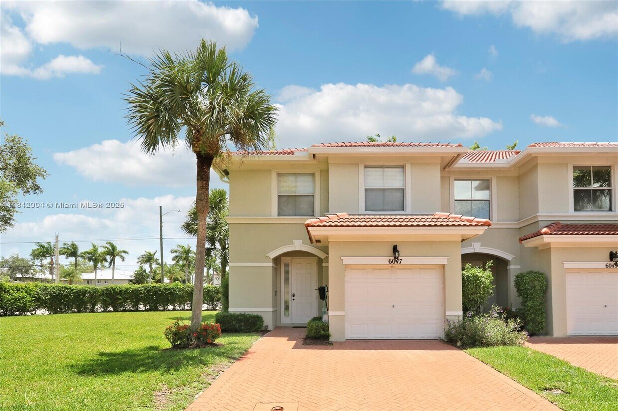 Foto principal - 6047 Seminole Gardens Cir