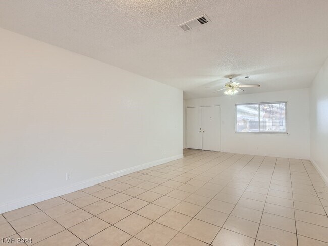 Building Photo - 4460 E Rita Dr
