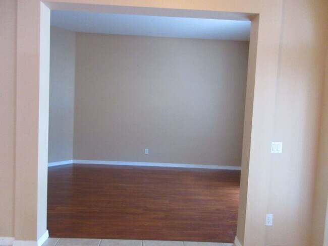 Foto del edificio - Errol Estates Parkside 4 bedroom 3 bath wi...