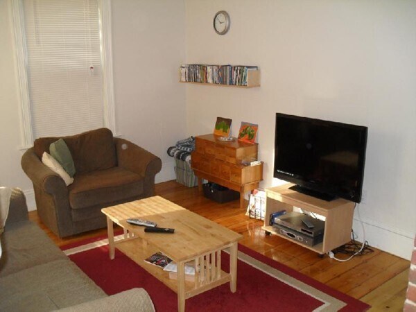 Building Photo - 135 Paul Gore St