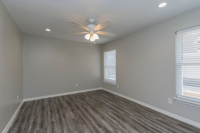 Building Photo - Huge breathtaking home!! Gated comunity wi...