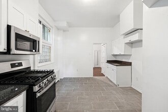 Building Photo - 2127 W Erie Ave
