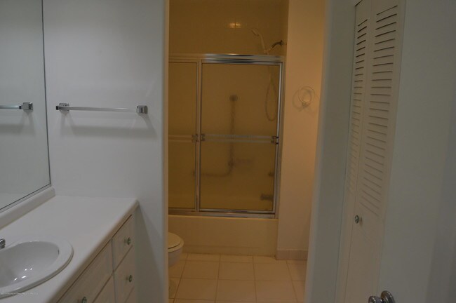 Foto del edificio - 115 Lexington Ct