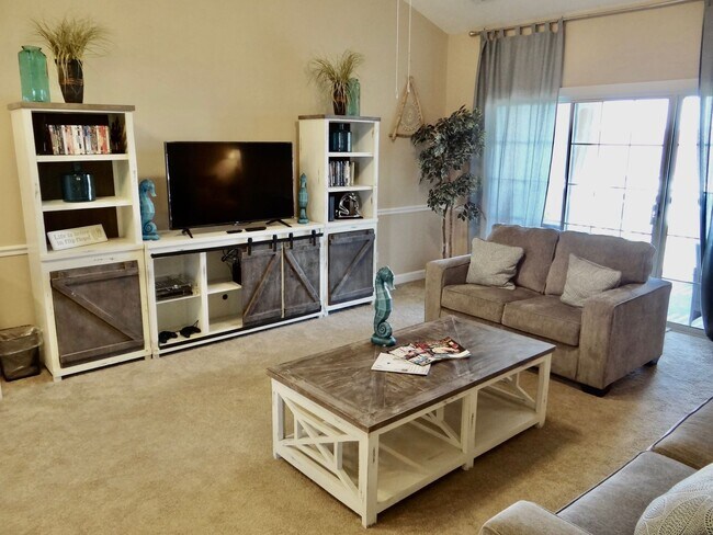 Foto del edificio - All Inclusive Seasonal Rental Available 11...