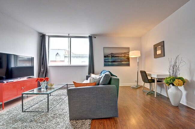 Photo du bâtiment - 1370 Rue Ontario E