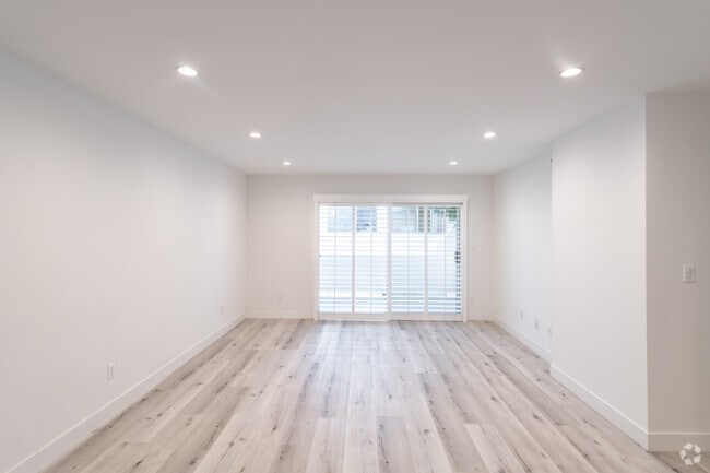 Living Room Space - 605 San Vicente Blvd