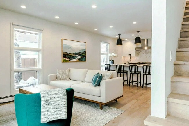 Building Photo - 800 S Mill St