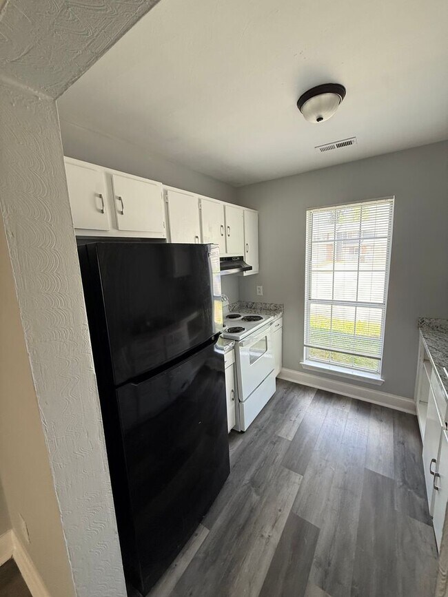 Foto del edificio - Move-In Ready 2BR Home Near Coast Guard Base!