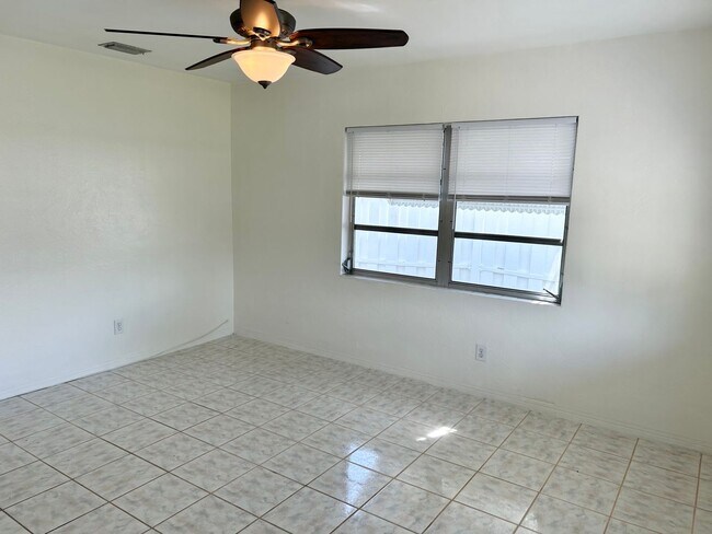 Foto del edificio - 2 bed 1 Bath House in Ideal Location in St Pete