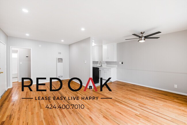 Foto del edificio - Spacious One Bedroom with Glorious Hardwoo...