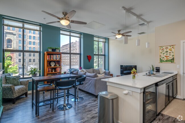 3BR, 2BA - Artisan Lofts
