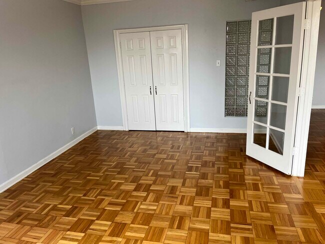 Bedroom Right - 1400 Hermann Dr