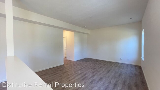 Building Photo - 4 br, 2.5 bath House - 6460 Wallingford St.