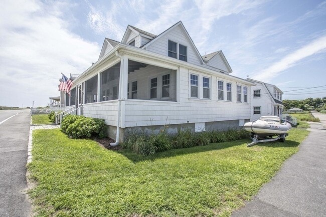 Building Photo - 63 Glades Rd