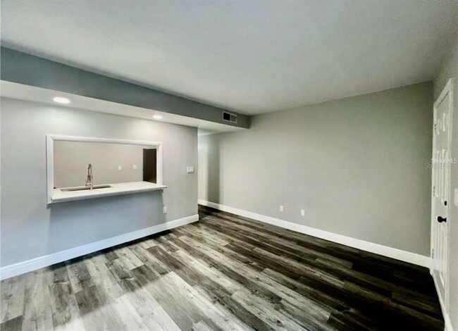 Foto del edificio - 7108 Waterside Dr