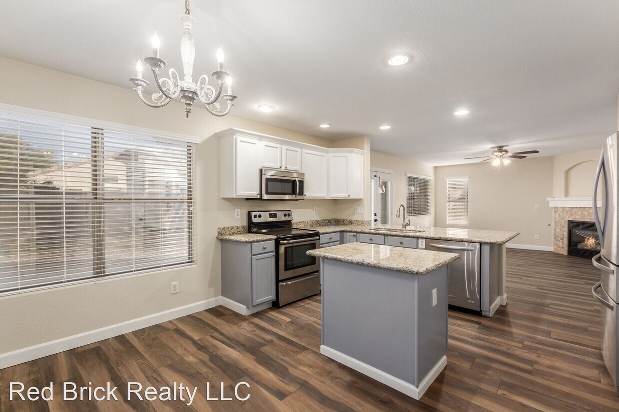 Foto principal - 3 br, 2.5 bath House - 1696 E Galveston St