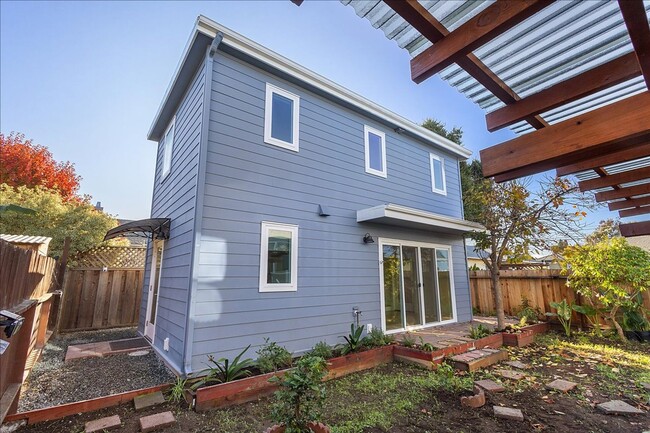 Photo - 1012 Broadway House