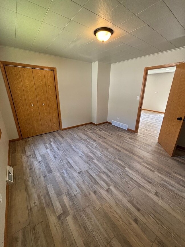 Building Photo - Fully Remodeled 3 Bed/1 Bath Home with Fen...