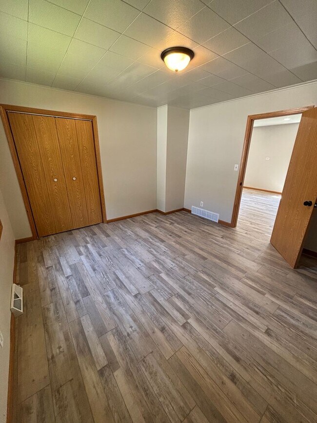Building Photo - Fully Remodeled 3 Bed/1 Bath Home with Fenced Yard and 2-Car Garage!