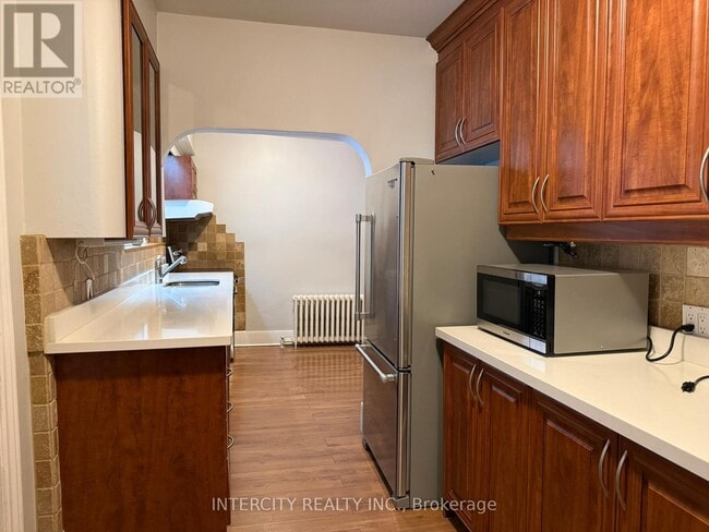 Building Photo - 117 Clarence St