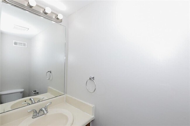 Foto del edificio - 7215 Crestside Dr