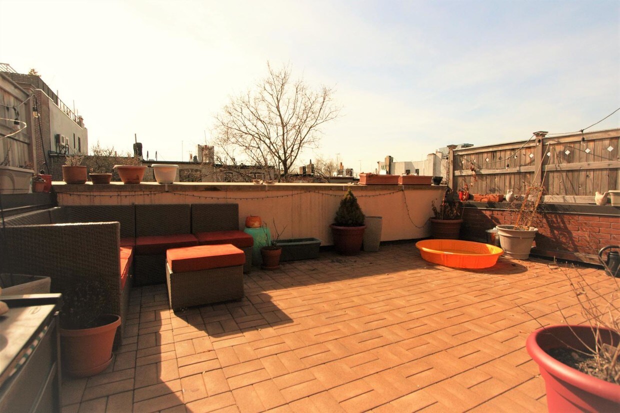 Primary Photo - 456 Bergen Street
